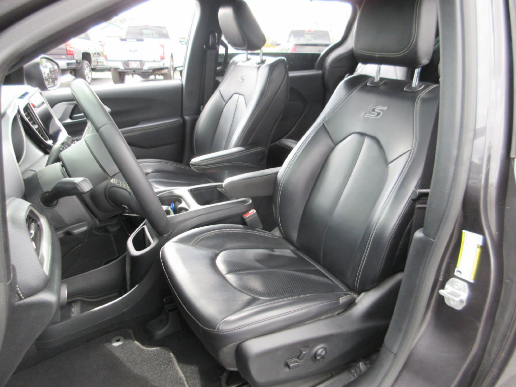 Used 2023 Chrysler Pacifica Touring-L w/ S Appearance Package FWD image 19
