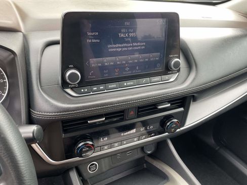 Used 2023 Nissan Rogue SV FWD image 12