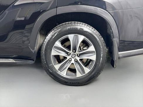 Certified 2024 Toyota Highlander XLE AWD/4WD image 33