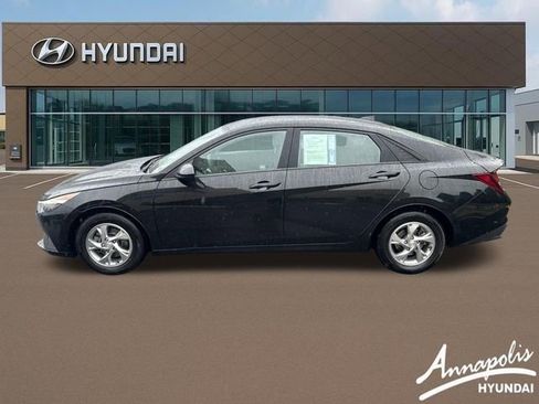 Certified 2022 Hyundai Elantra SE FWD image 2