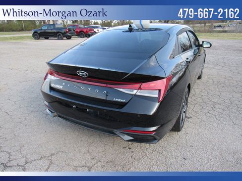 Used 2021 Hyundai Elantra Limited image 11