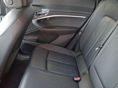 Used 2023 Audi e-tron Premium Plus w/ Premium Plus Package image 21