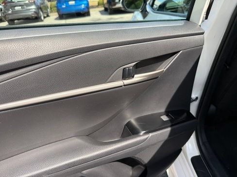 Used 2025 Toyota Camry SE FWD image 31