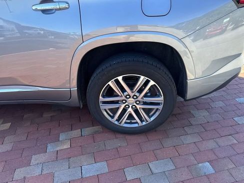 Used 2023 Chevrolet Traverse High Country FWD image 6