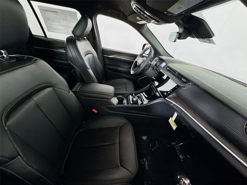 New 2026 Jeep Grand Cherokee Limited image 22