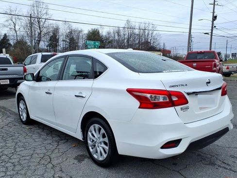 Used 2019 Nissan Sentra SV image 2
