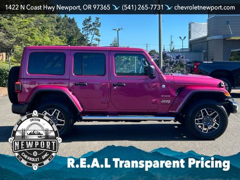 Used 2024 Jeep Wrangler Unlimited Sahara AWD/4WD image 4