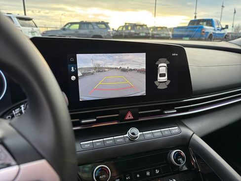 Used 2024 Hyundai Elantra Limited image 20