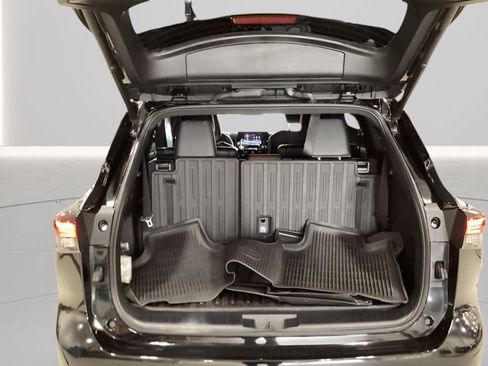 Used 2023 Toyota Highlander XSE AWD/4WD image 16