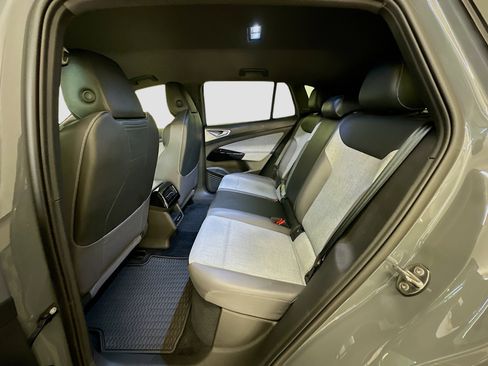 Used 2024 Volkswagen ID.4 Pro image 29