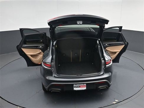 Used 2022 Porsche Macan image 62