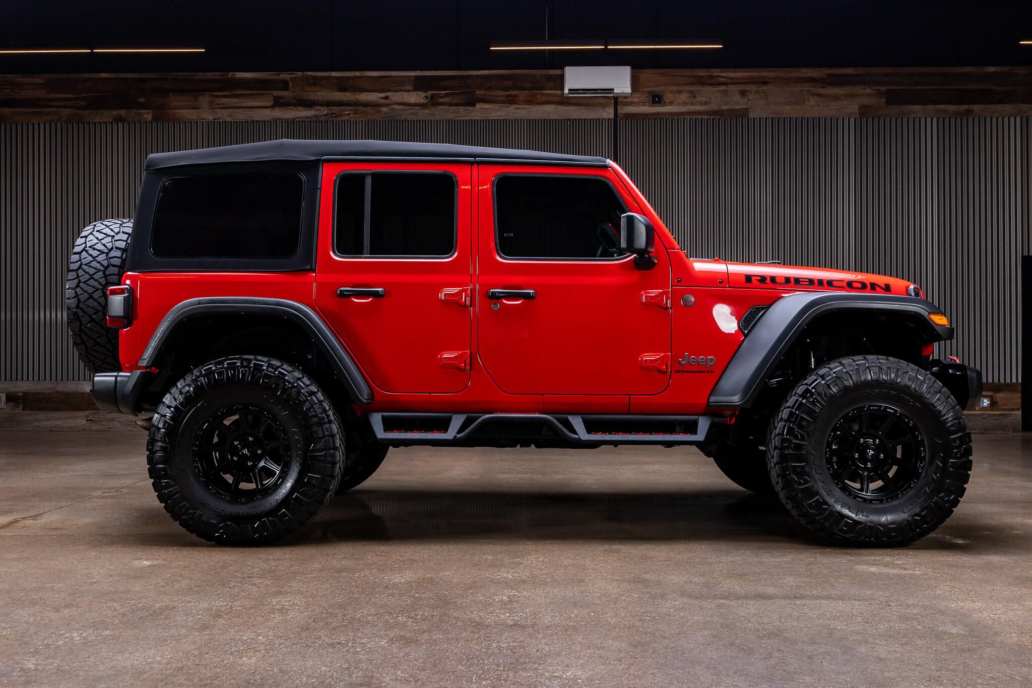 Used 2024 Jeep Wrangler Unlimited Rubicon w/ Convenience Group AWD/4WD image 10