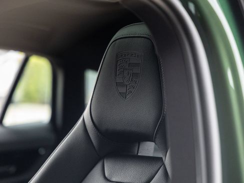 Used 2025 Porsche Panamera image 28