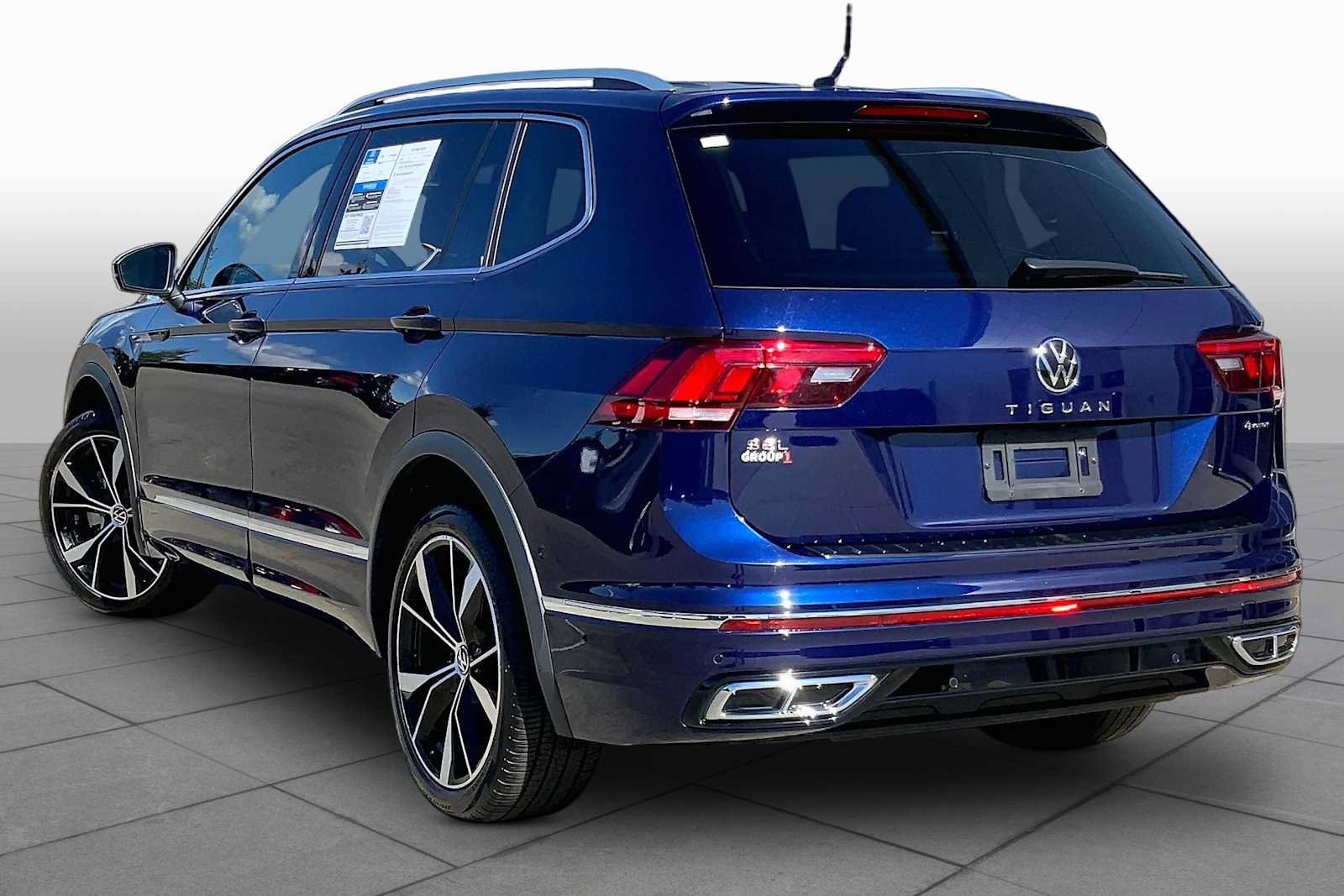 Used 2024 Volkswagen Tiguan SEL R-Line AWD/4WD image 11