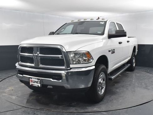 Used 2018 RAM 2500 Tradesman w/ Chrome Appearance Group image 4