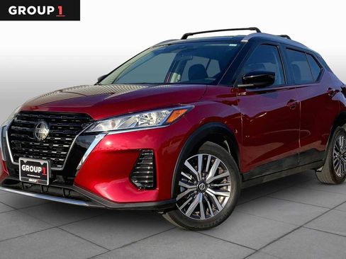 Used 2021 Nissan Kicks SV FWD image 1