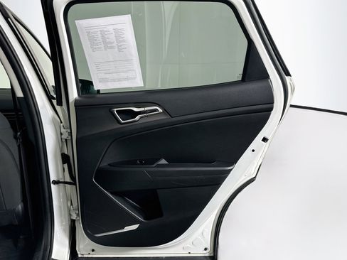 Used 2026 Kia Sportage LX FWD image 29