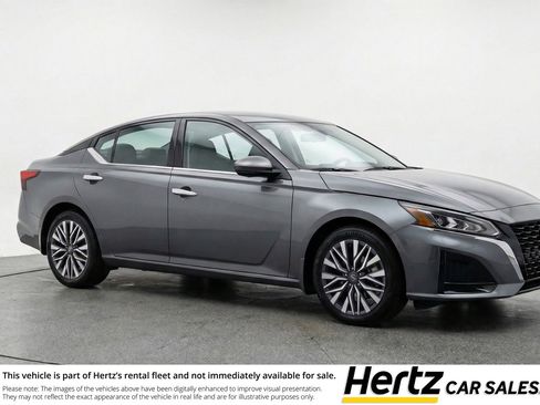 Used 2025 Nissan Altima 2.5 SV image 1