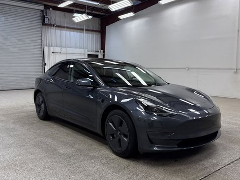 Used 2023 Tesla Model 3 Standard Range image 21