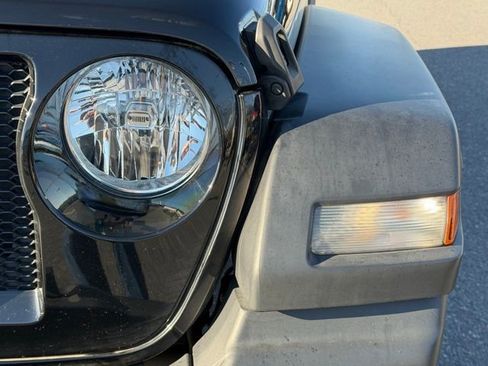 Used 2018 Jeep Wrangler Sport image 18