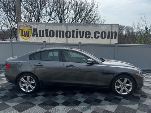 Used 2018 Jaguar XE Prestige image 4