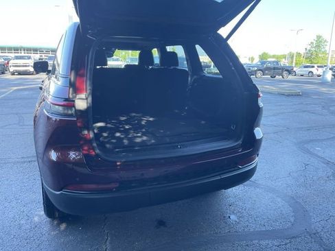 Used 2024 Jeep Grand Cherokee Altitude AWD/4WD image 26