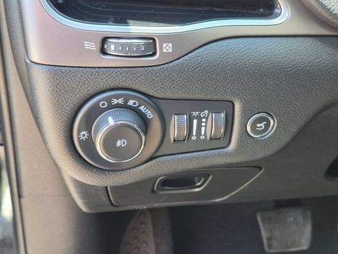 Used 2022 Jeep Cherokee Limited AWD/4WD image 15