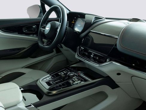 Used 2025 Aston Martin DBX 707 image 28