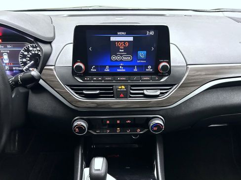Used 2024 Nissan Altima 2.5 SV image 13