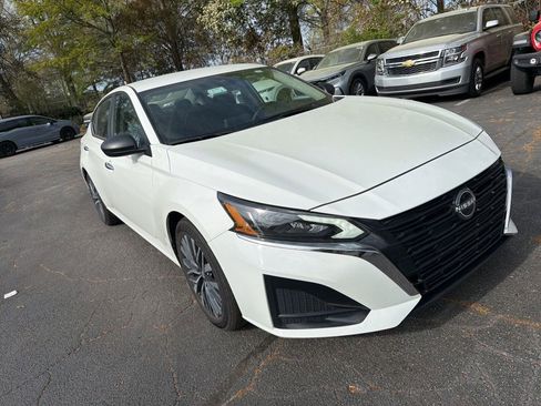 Used 2025 Nissan Altima 2.5 SV image 3