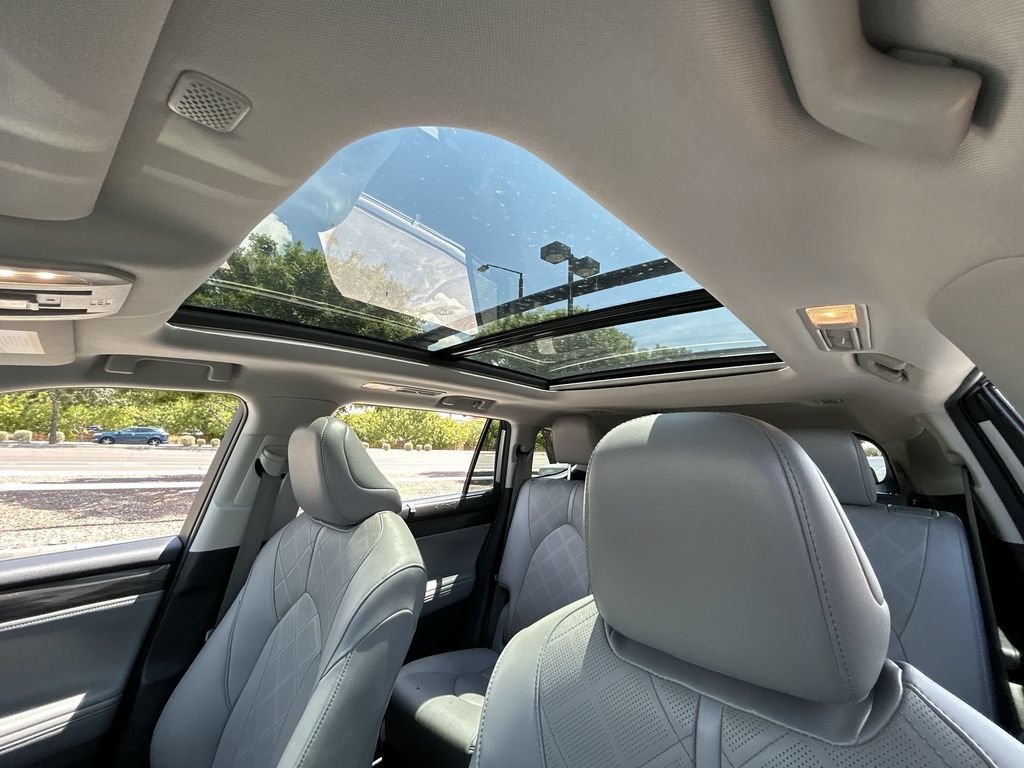 Used 2021 Toyota Highlander Platinum FWD image 19