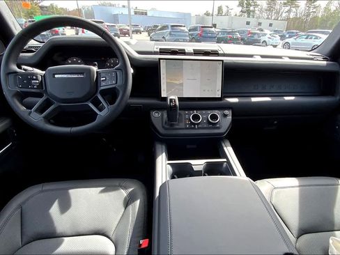 Used 2025 Land Rover Defender 110 X-Dynamic SE image 7
