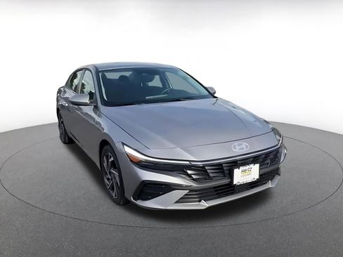 Used 2025 Hyundai Elantra SEL image 3