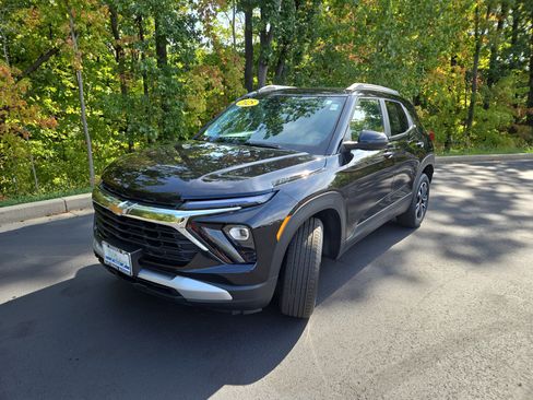 Used 2025 Chevrolet TrailBlazer LT image 4