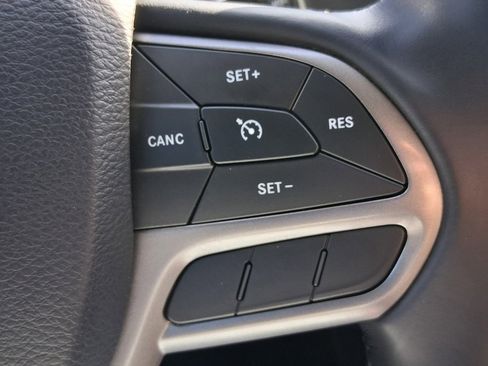 Used 2020 Jeep Cherokee Latitude Plus image 8