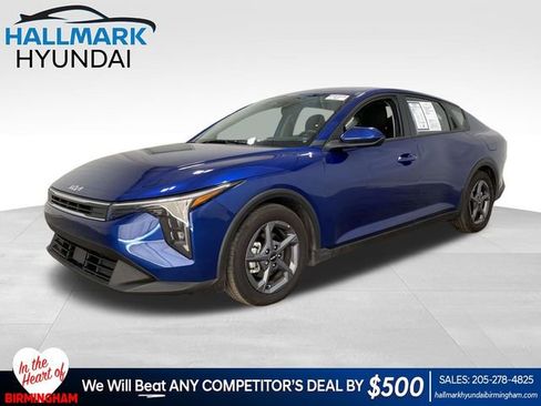 Used 2025 Kia K4 LXS image 1