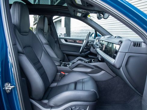 Certified 2026 Porsche Cayenne AWD/4WD image 19