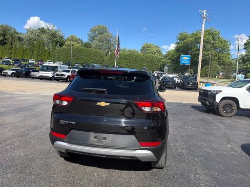 Used 2023 Chevrolet TrailBlazer LT w/ Convenience Package AWD/4WD image 3