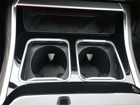 New 2025 BMW i7 xDrive60 w/ Executive Package image 4