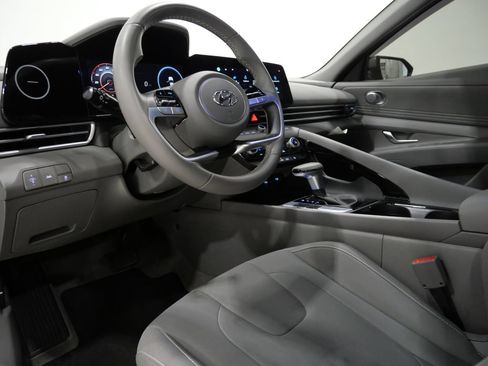 Used 2023 Hyundai Elantra SEL w/ Convenience Package FWD image 11