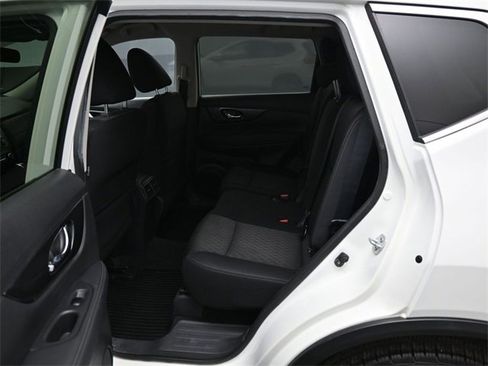 Used 2017 Nissan Rogue SV image 28