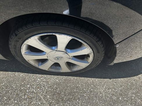 Used 2013 Hyundai Elantra Limited w/ Technology Pkg FWD image 26