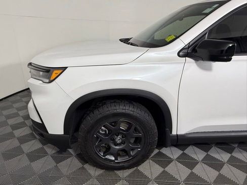 Used 2025 Honda Pilot TrailSport image 10