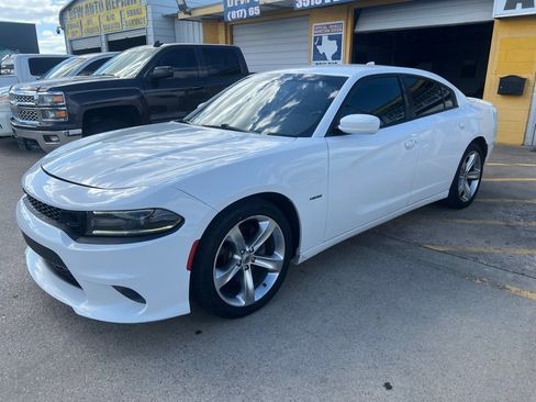 Used 2018 Dodge Charger R/T RWD image 3