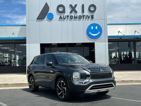 Used 2025 Mitsubishi Outlander 4WD Plug-In Hybrid image 1