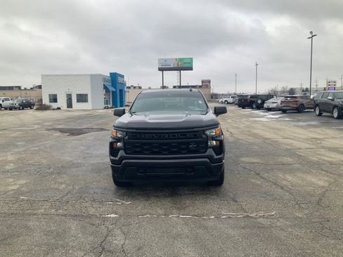 Used 2023 Chevrolet Silverado 1500 Custom image 3