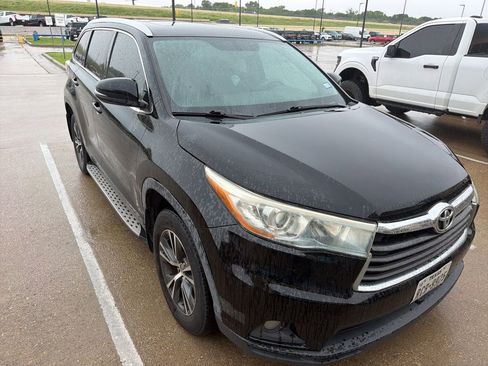 Used 2016 Toyota Highlander XLE image 5