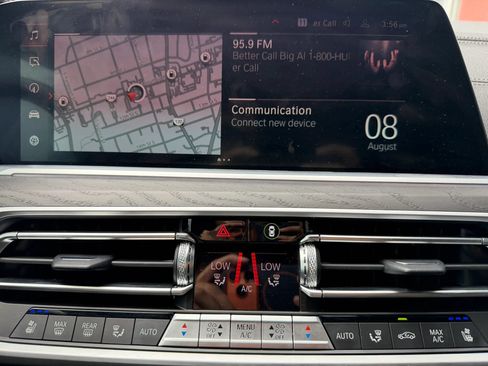 Used 2022 BMW X7 M50i w/ Dynamic Handling Package AWD/4WD image 24
