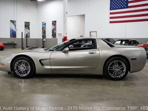 Used 1999 Chevrolet Corvette Coupe RWD image 3