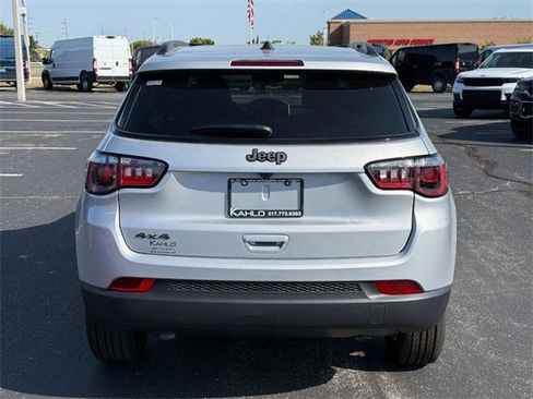 New 2025 Jeep Compass Latitude w/ Sun & Sound Group image 4